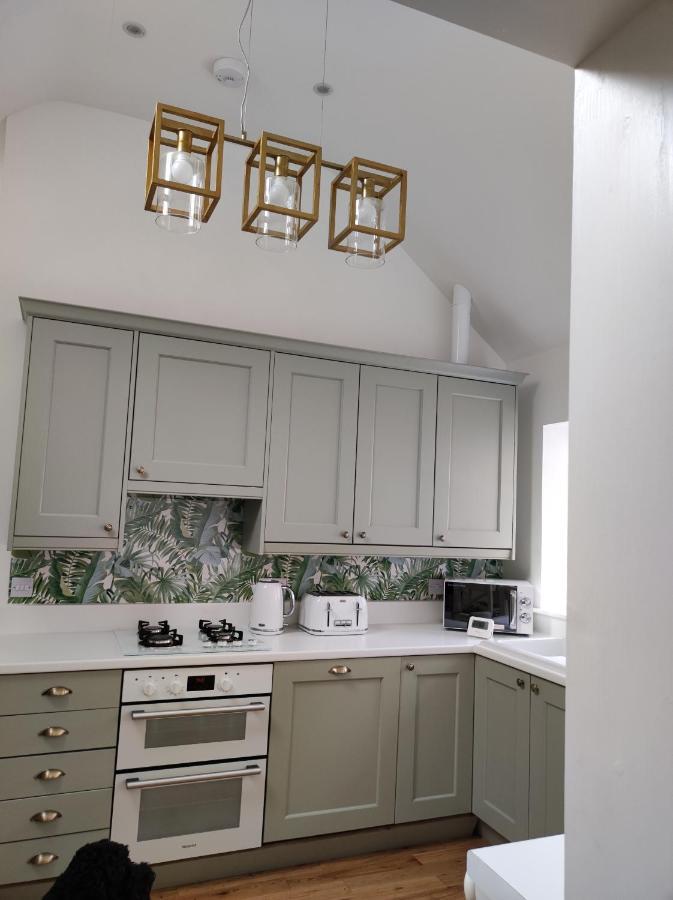 Tree Fern Barn Villa เซนต์ออสเทลล์ ภายนอก รูปภาพ