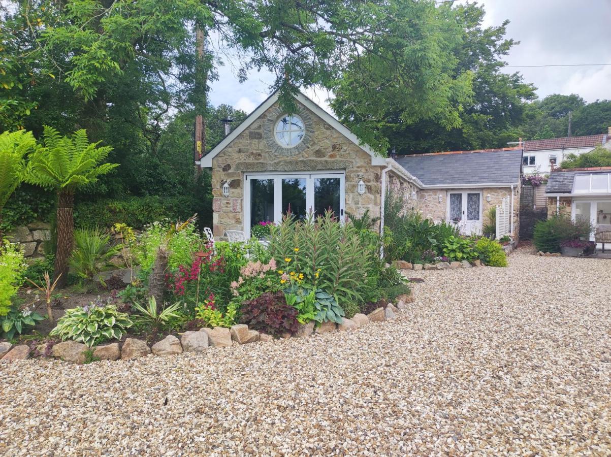 Tree Fern Barn Villa เซนต์ออสเทลล์ ภายนอก รูปภาพ